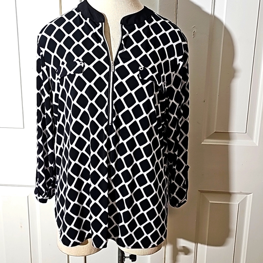 NYGARD, Womens black and white top. Henley‎ style with 3/4 sleeves size PL